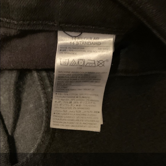 π  Mid-Rise Cropped Flare-Ankle Jeans - Picture 14 of 15